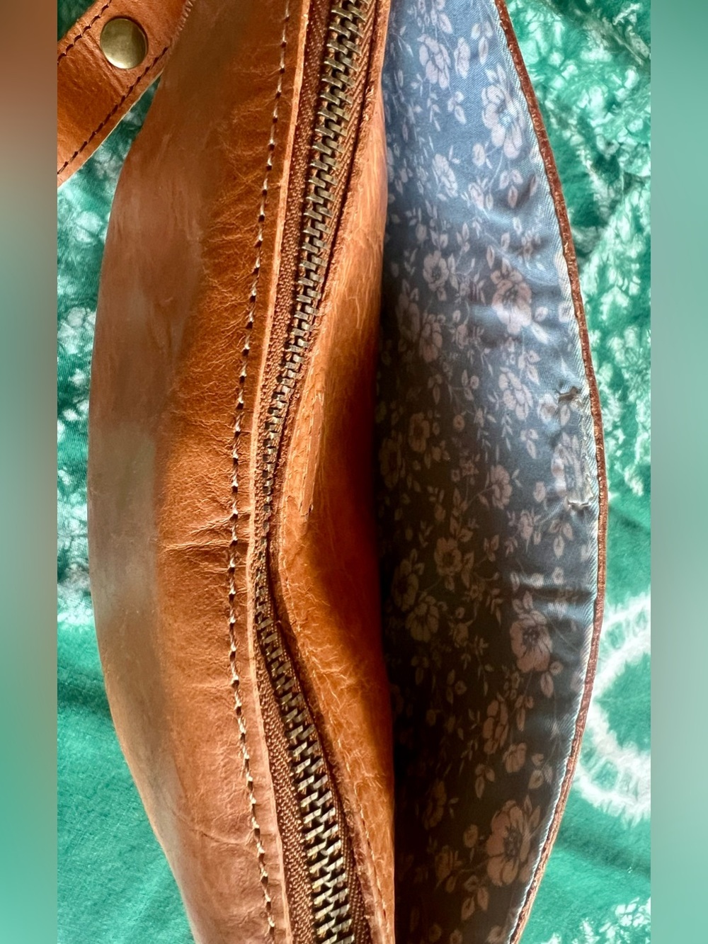 Lyons Leather Co. Vintage Honey Leather Bee Crossbody Bag - Picture 6 of 12